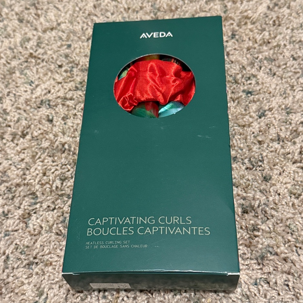 NWT! AVEDA CAPTIVATING CURLS KIT
